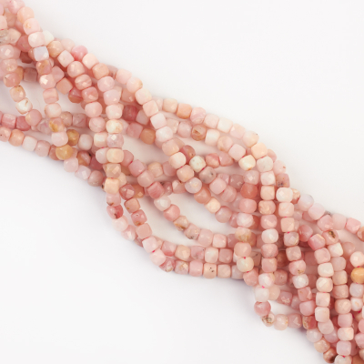 Opal r&oacute;żowy kostka fasetowana 4mm