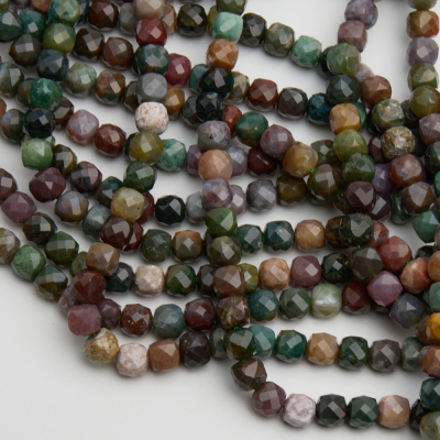 Agat indyjski kostka fasetowana 7,5mm