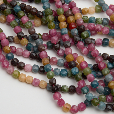 Jadeit turmalinowy kostka fasetowana 7mm