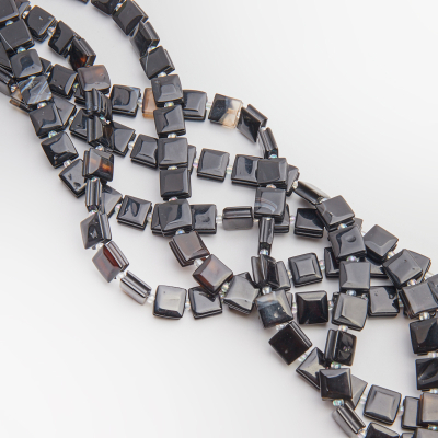 Onyks kwadrat do makramy z rowkami 10mm