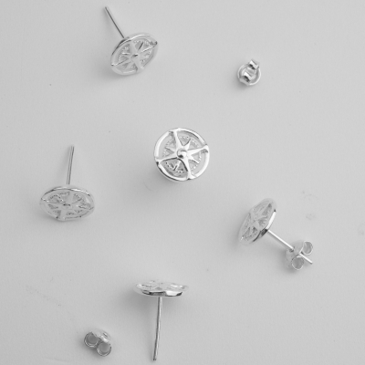 Srebrne kolczyki sztyfty róże wiatrów AG925 9mm