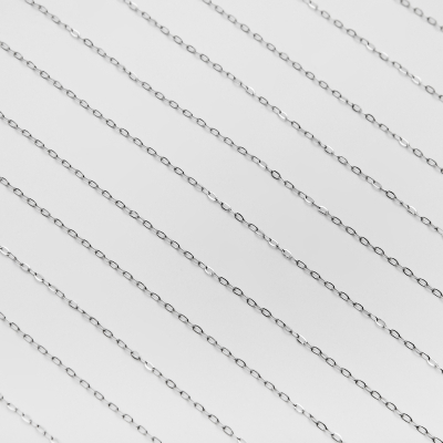 Łańcuszek forza owal płaski ze stali szlachetnej w kolorze srebrnym 2,3x1,3mm