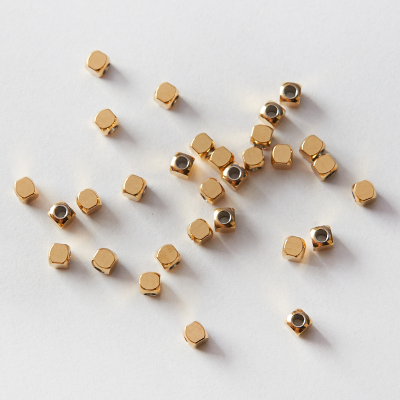 Koralik ze stali kostka ścięta 3x3mm
