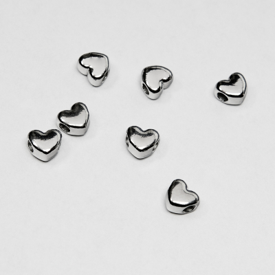 Koralik serce ze stali szlachetnej w kolorze srebrnym 5,5x6mm