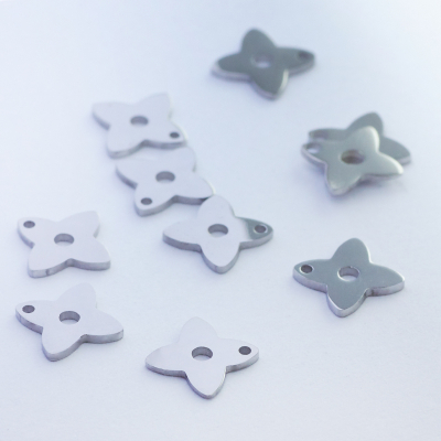 Mini zawieszka ze stali koniczynka 6mm
