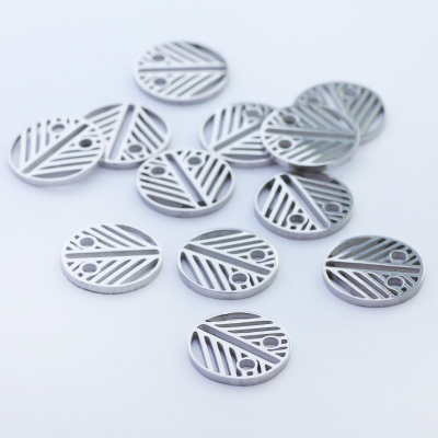 Mini zawieszka ze stali celebrytka kółko wycinane 8,5mm