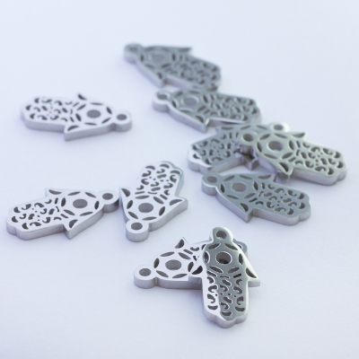 Mini zawieszka ze stali ręka Fatimy 15mm