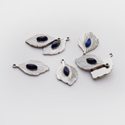 Zawieszka ze stali pawie pióro z lapis lazuli 26mm