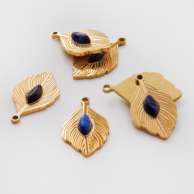 Zawieszka ze stali pawie pióro z lapis lazuli 26mm