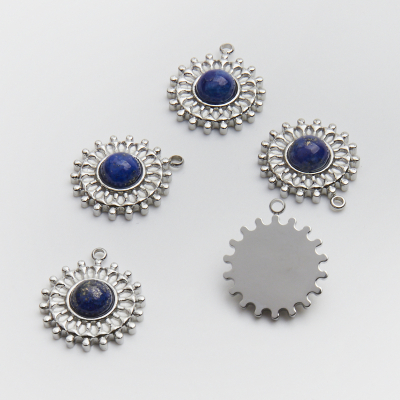 Zawieszka ze stali słoneczko z lapis lazuli 17,5mm