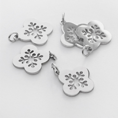 Zawieszka ze stali szlachetnej koniczyna marokańska do naszyjników w kolorze srebrnym 18,5mm