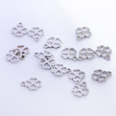 Zawieszka ze stali szlachetnej koniczynka w kolorze srebrnym 10,5mm