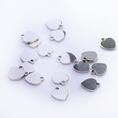 Zawieszka ze stali serce 8,5mm
