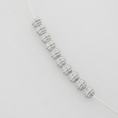 Przekładka kulka nacinana z mosiądzu w kolorze srebrnym 5x4mm