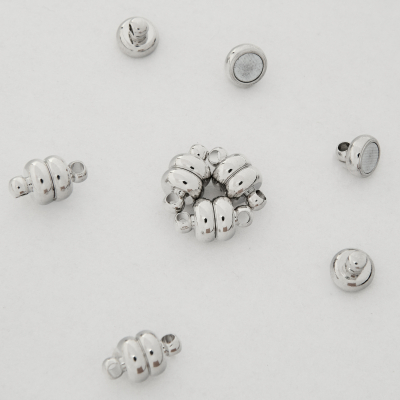 Zapięcie magnetyczne płaskie z mosiądzu w kolorze srebrnym 12x7mm