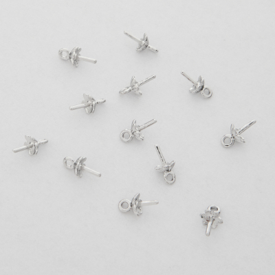 Krawatka typu cwerga do zawieszania koralików z mosiądzu w kolorze srebrnym 7,5x0,8mm
