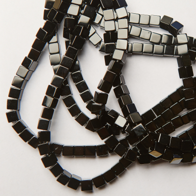 Onyks kostka gładka 6mm