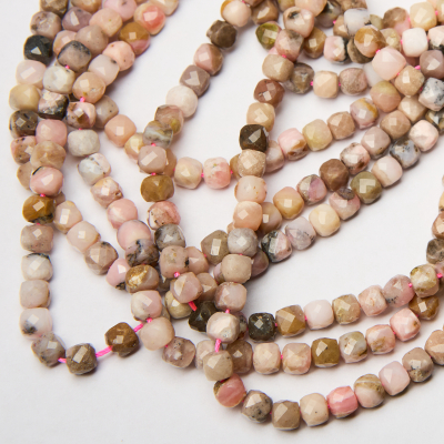 Opal r&oacute;żowy kostka fasetowana 6mm