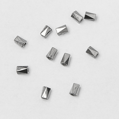 Koralik ze stali słupek kanciasty 3x4,5mm