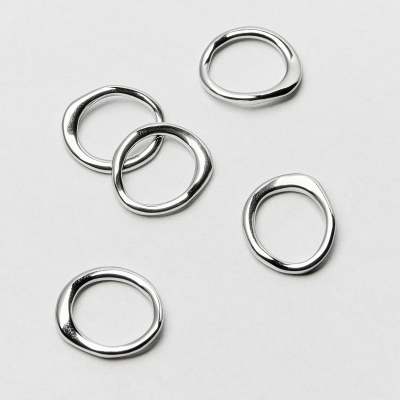 Zawieszka ze stali kółko nieregularne 13x14,5mm