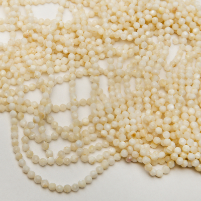Masa perłowa kulka fasetowana ecru 4mm