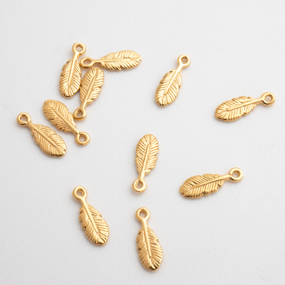 Zawieszka srebrna piórko AG925 pozłacane 12x4mm